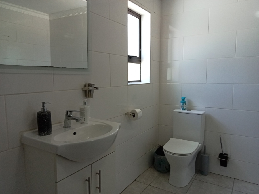 5 Bedroom Property for Sale in Siyakha Eastern Cape